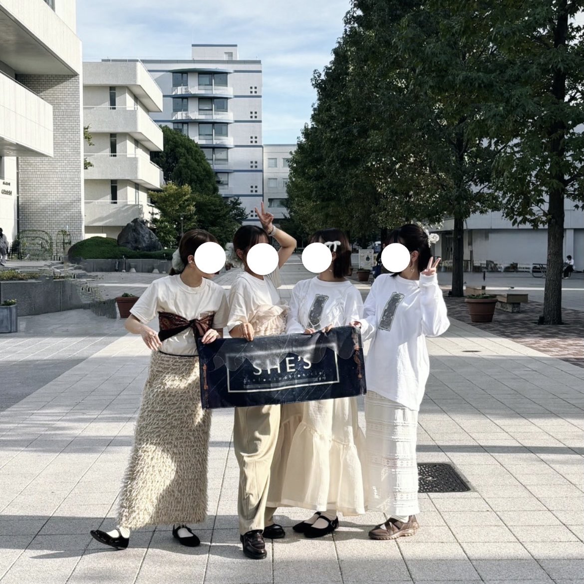SHE_Sriin's tweet photo. 久しぶりのSHE’S。
心に染みる曲ばかりで、
ジーンとしてた😌
4人集合も久しぶりで胸がぽかぽか
やっぱりこの空間がだいすき🪴🪴🪴 https://t.co/n4ZUsuxGfk