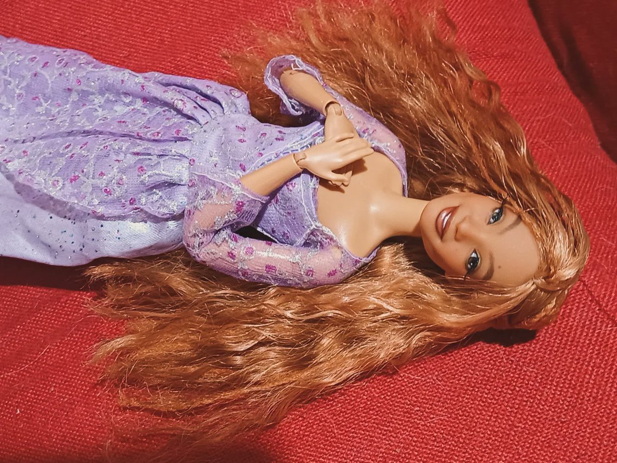 itsNicoleCalma's tweet photo. I got her a new body 💜🐚😭👌😍🥹 gosh she's soo pretty🥰Ariel is my favorite Disney princess ,Halle Bailey fits her perfectly esp the voice ughhh #dollrepaint #liveactionariel #thelittlemermaidliveaction #HalleBailey #disney #hallebaileyAriel https://t.co/Kyhk0vfQKM