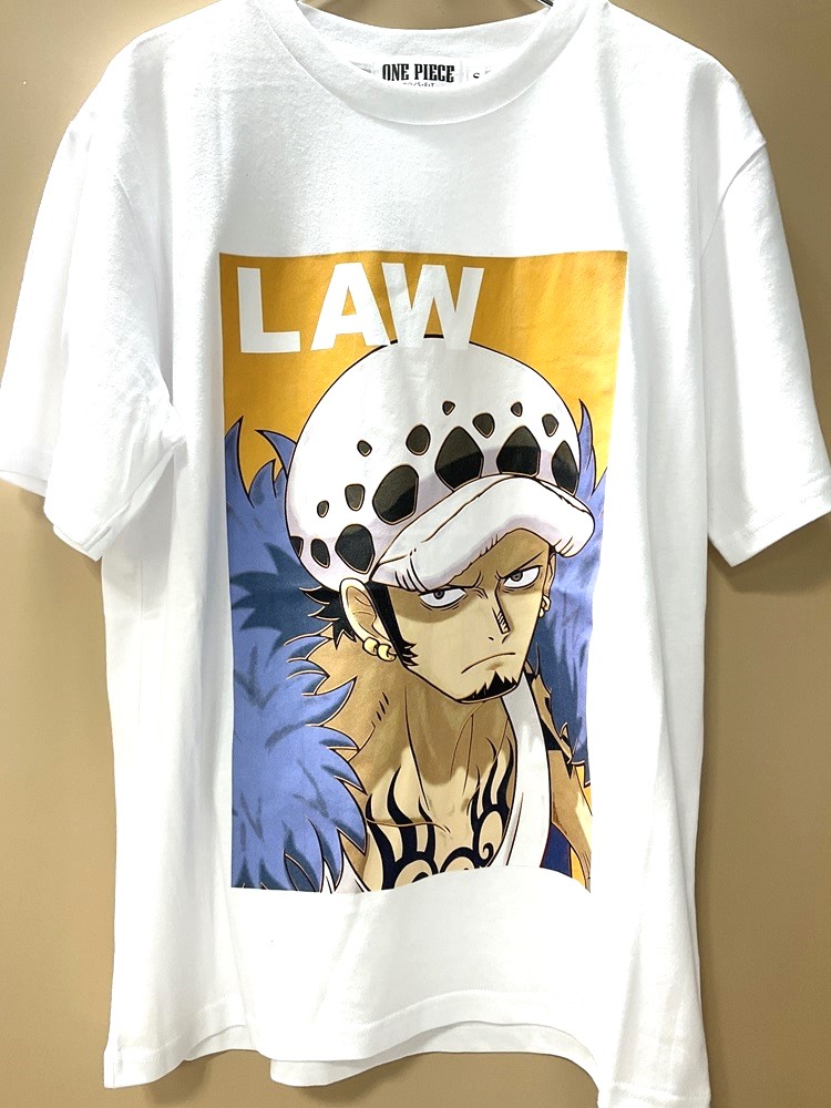 ワンピース 麦わらストア Tシャツ 缶バッジ トラファルガー・ロー トラファルガー・ローの誕生日を記念した「Tシャツ」が登場