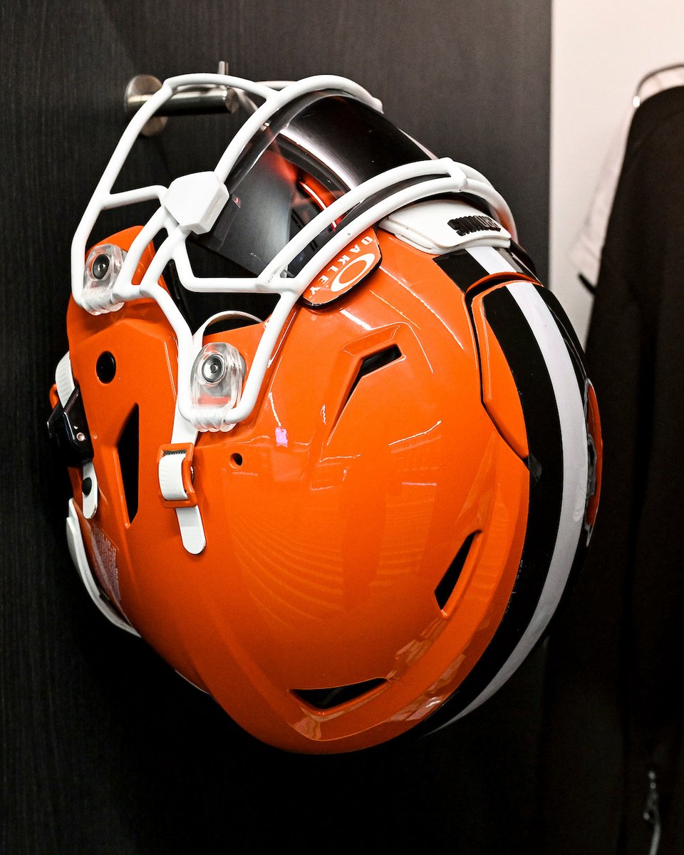 Browns's tweet photo. UK uniforms https://t.co/qMOP2PAJ0M