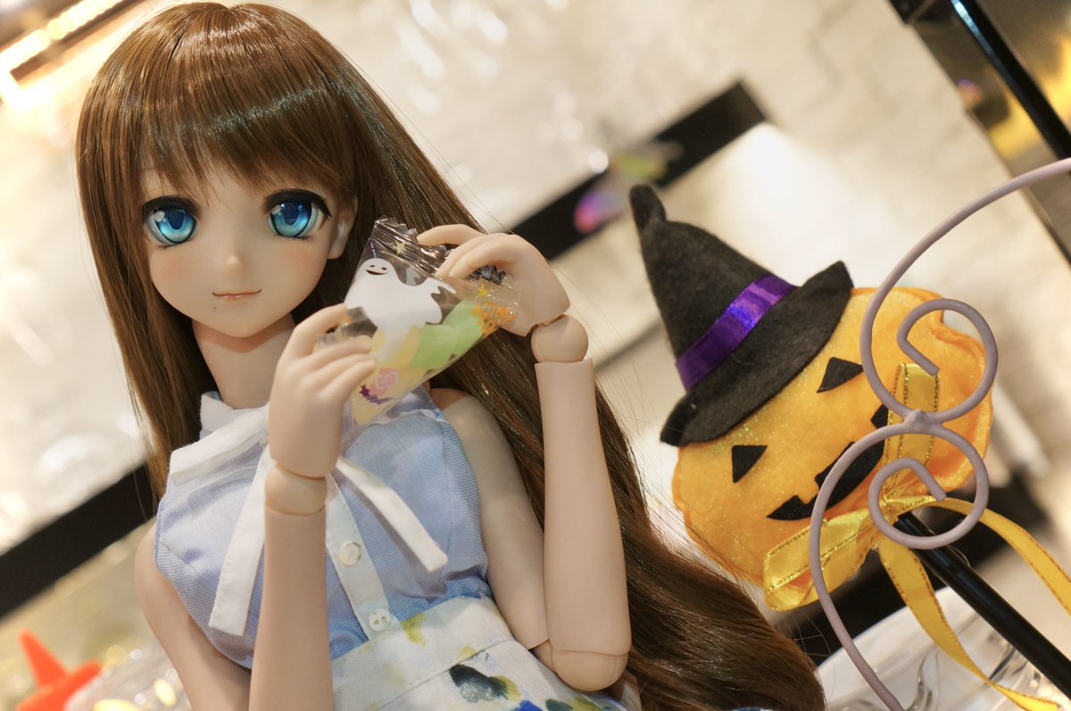 今日のお昼はみなとさんとレオノールさんにお邪魔しました。
オムライス美味しかった…！！
ハロウィンのお菓子もいただいて、みなとさんもあざとくポーズしてくれました。可愛い☺️

#レオノール