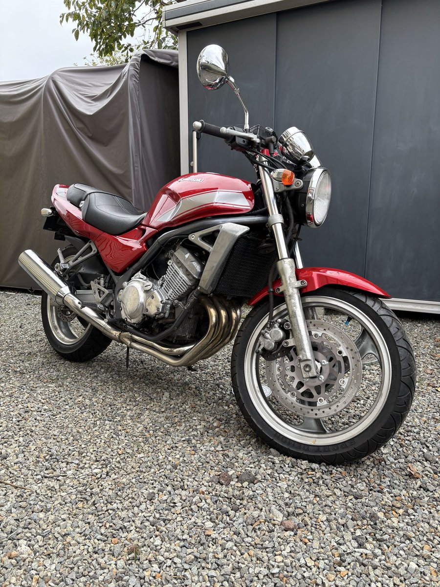 バイク買っちゃいました♬.*ﾟ

年代物で年期が入っているけどそれも味として愛してあげたいと思います♡♡