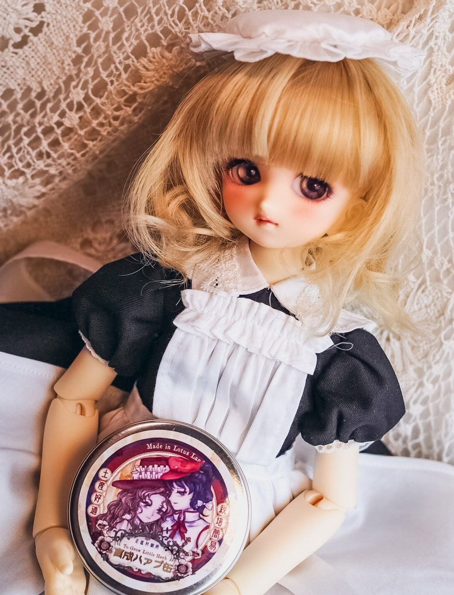 【秋例告知①】今回のグッズは育成ハーブ缶です🌿
正直村の方が嗜んでいるおハーブなイメージ😎
土･種(全5種)･育て方が入ってます
3枚目はうちのお掃除メイド(1/4サイズ)とのサイズ比較