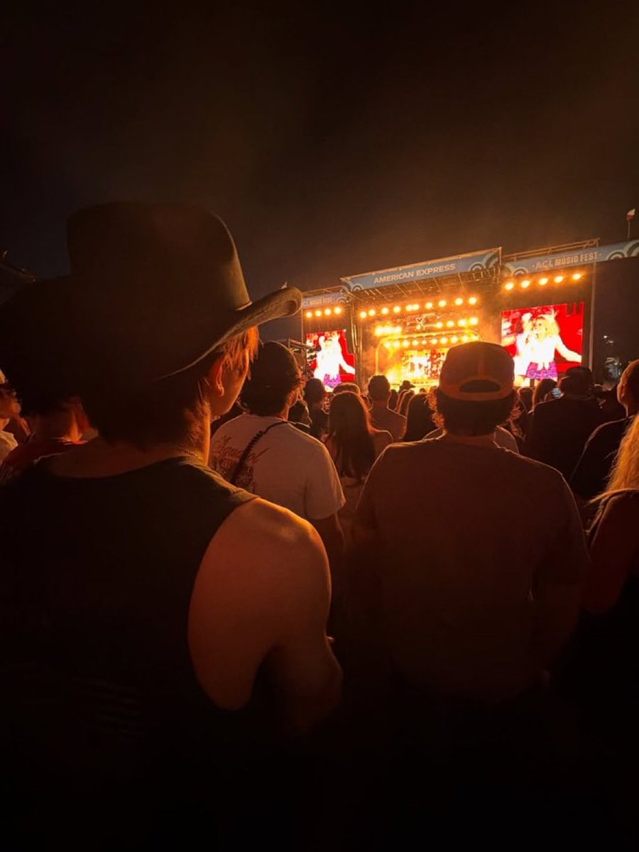 B (@tellmewhatul1ke) on Twitter photo 