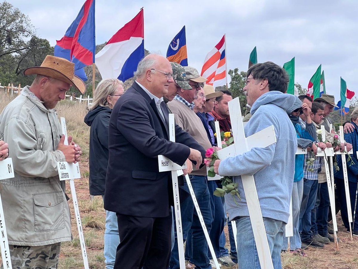 Ons jaarlikse byeenkoms by die Witkruis Monument in Limpopo om hulde te bring aan vermoorde boere en vir families geleentheid te gee om kruise te plant vir hulle geliefdes wat die afgelope jaar vermoor is 🙏🙏🙏 <a href="/MulderCorn/">Corné_Mulder</a>