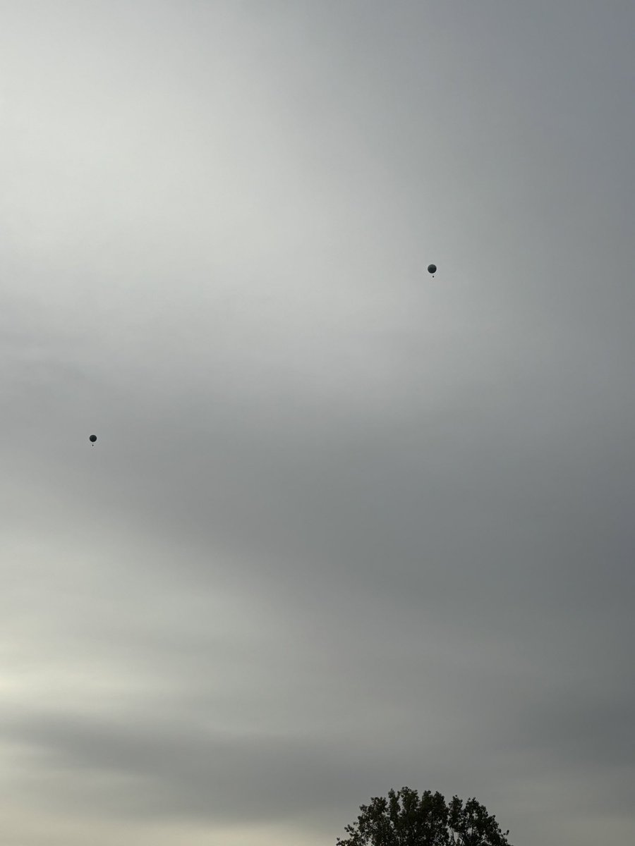 BALLOONS Sighting  West of MUNICH AIRPORT, 
GERMANY.      (04/10/2025)

Credit.  <a href="/Toby090975/">Geopilitics, Economics and Sarcasm 🇪🇺🇺🇦🇨🇺</a>  🙏

"I saw five balloons yesterday morning, about 70 miles (115 km) west of Munich Airport, early in the morning.

 What were they carrying?"

🧐