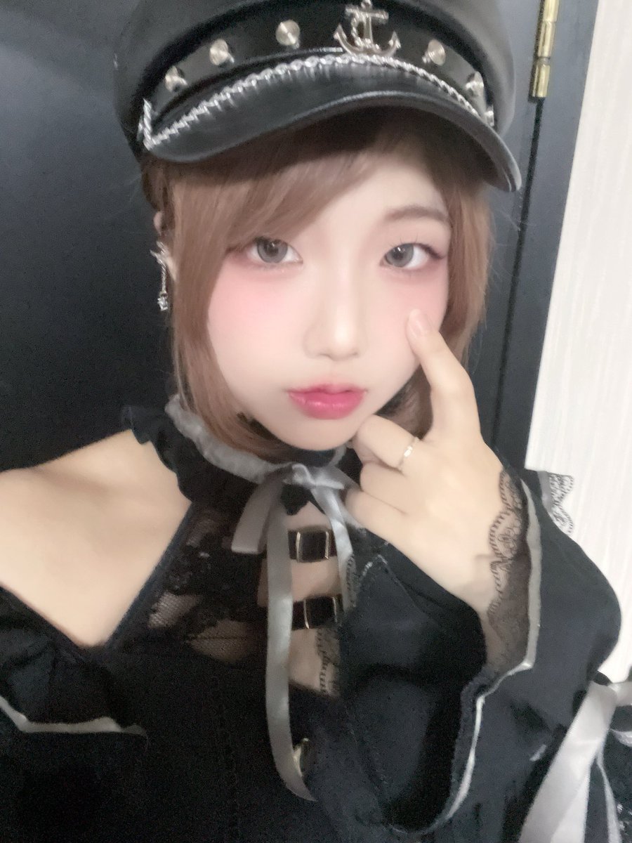 グダグダソロでしたね～*.+ﾟ

告知と感謝を忘れておりました

新しいブロマイドがありますにょ♡♡

そしてソロデビューの飾り付け
気づいてませんでした
ポンコツを物販で怒ってください> <

とても暖かい目で見ていただいて嬉しかったです
ホンマにボロボロポンコツアイドル𖤐  ̖́-