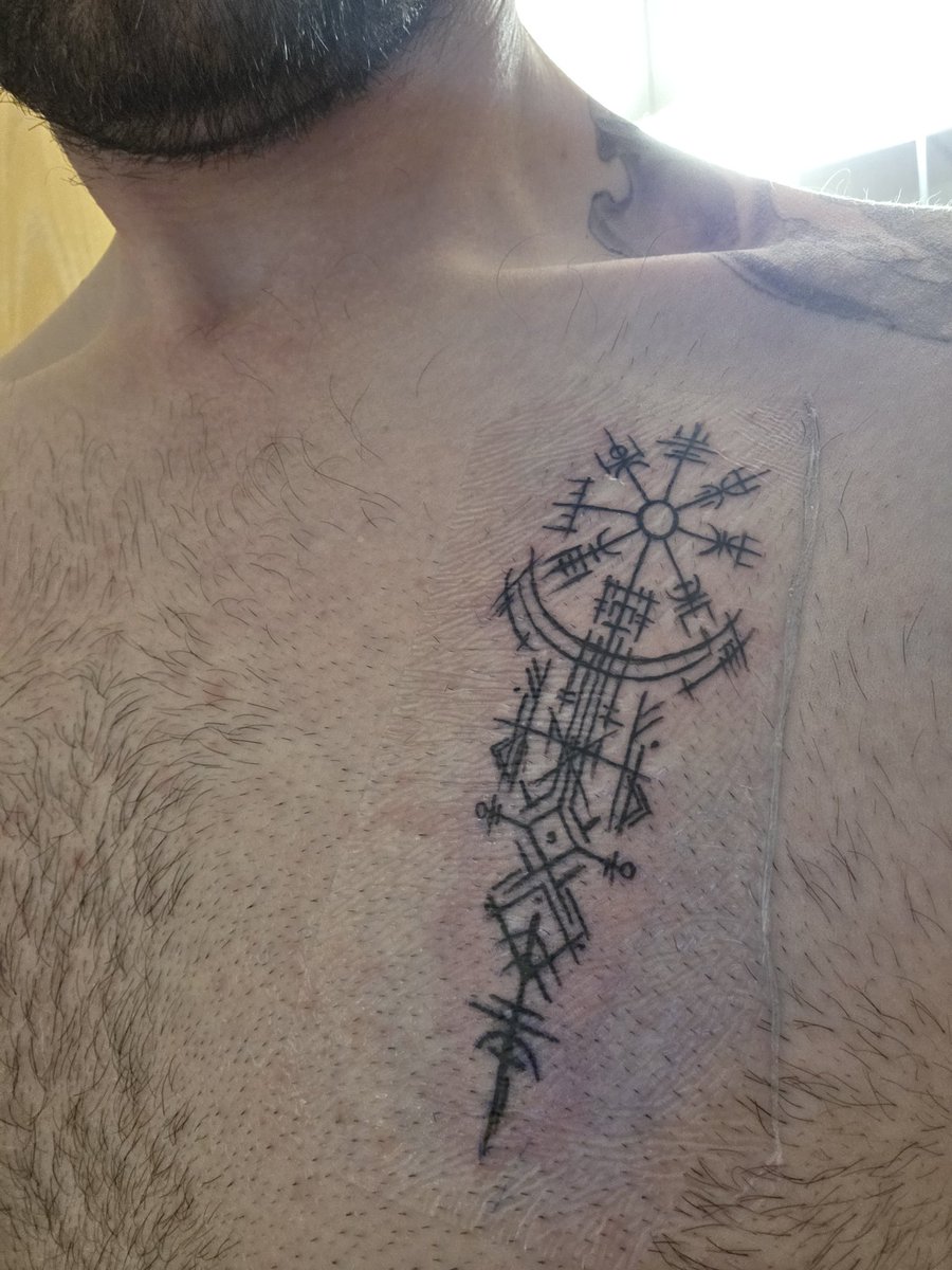 Normale Menschen gehen zur <a href="/herofestch/">HeroFest | 2. - 4. October 2026</a> um sich Videospiele und Cosplays anzuschauen, ich lass mich dort Tattoowieren. 😅