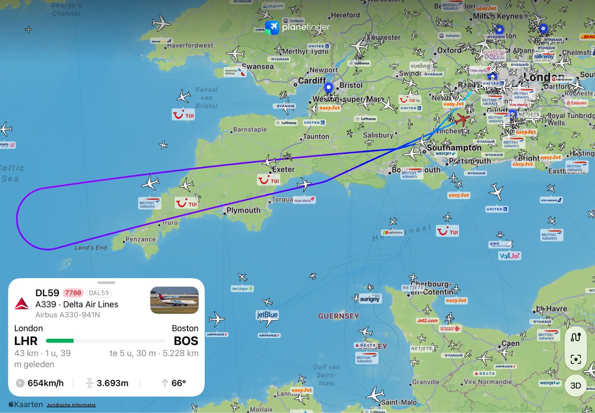 ernst83's tweet photo. #Vliegtuig met vluchtnummer #DL59 van #Londen naar #Boston meldt code #squawk7700 en gaat retour #Londen https://t.co/a4FrqdoCGG