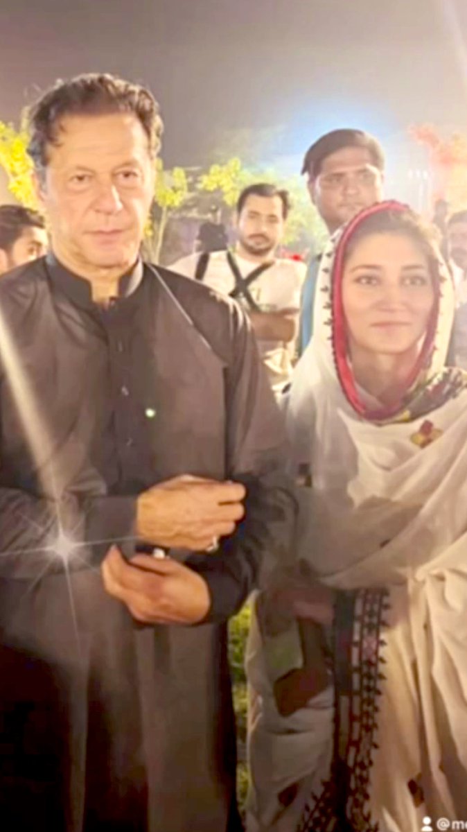 MeherBanoQ's tweet photo. Happy birthday Khan sb @ImranKhanPTI . We still dare to dream of a brighter day and a naya Pakistan because you have taught us to never give up!  May you be home soon free safe and victorious! https://t.co/M9hICHFsN9