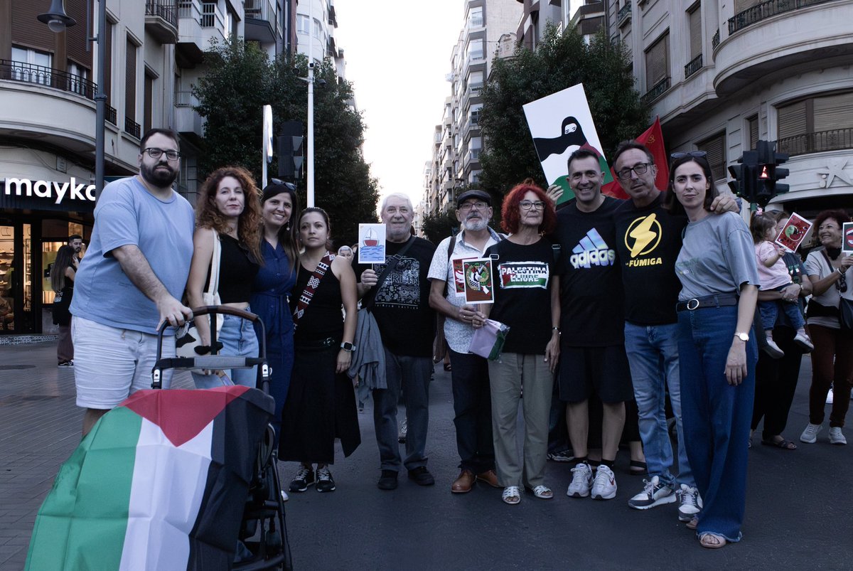 🇵🇸Elx clama per Palestina!

✊Milers de persones hem eixit als carrers per condemnar el genocidi del govern d’Israel.

❌Front a un ajuntament que nega el suport al poble palestí, el compromís dels il.licitans i il.licitanes

📣Free Palestine!

#elx #elche #palestina