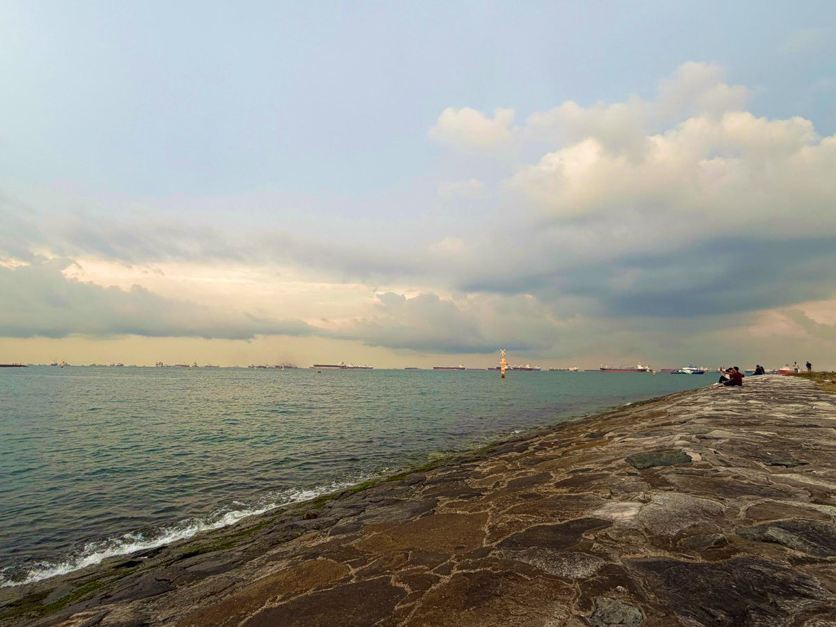 louie2thesky's tweet photo. When you stand here and look at the countless ships waiting outside Singapore, you realize how complex global trade really is.

It makes you realize how much time and coordination it takes to move goods, verify documents, clear customs, and handle payments. 

Every container, every shipment, every customs document — still managed by people, papers, and endless delays.

That’s exactly what @TWINGlobalOrg , powered by @IOTA, is changing. By turning trade logistics into verifiable, automated, digital flows, we move from days of waiting to instant trust and settlement.

This is what the future of world trade finance looks like — faster, transparent, and truly connected.