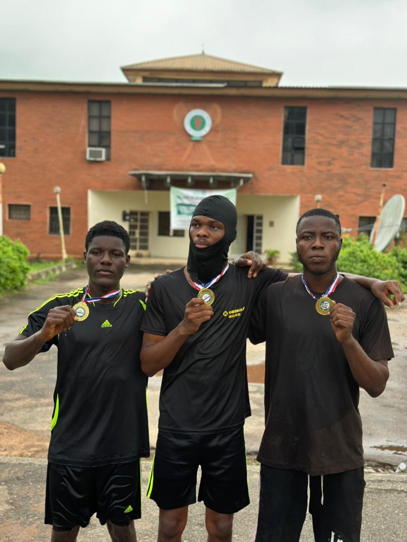 AVMS_FUNAAB's tweet image. Congratulations to our champions...🏅💚
From the Male Category.
🥇 TopazofVet, Our AGS(DVM2)
🥈 Timilehin, Our General Secetary(DVM3)
🥉 Okanlawon from DVM3
They ran with pride and inspired us all!🤗✨ #RunWithPride