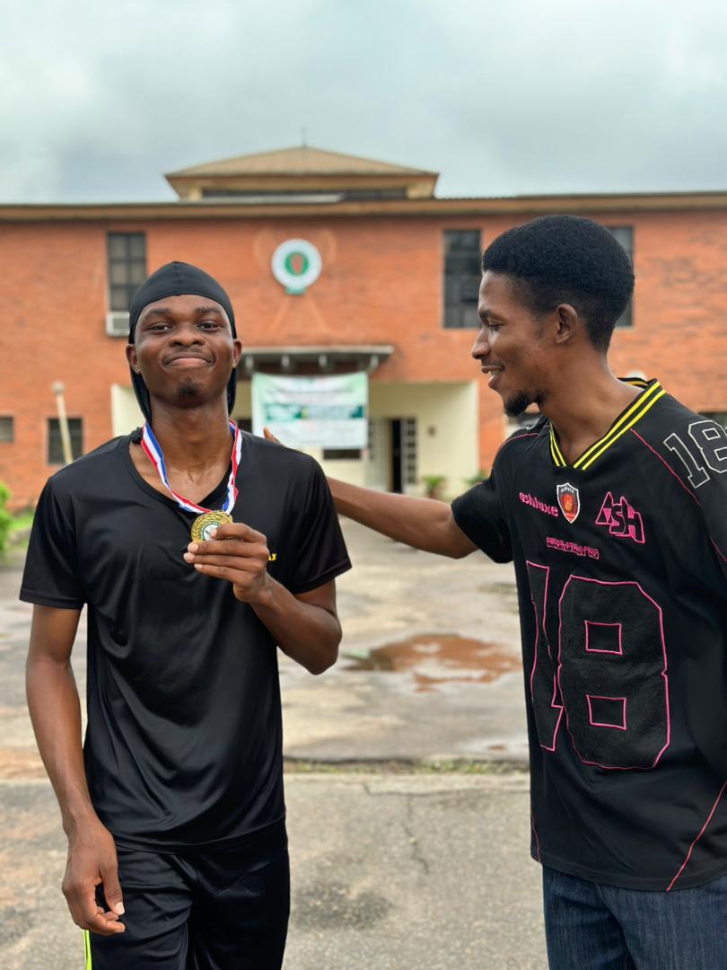 AVMS_FUNAAB's tweet image. Congratulations to our champions...🏅💚
From the Male Category.
🥇 TopazofVet, Our AGS(DVM2)
🥈 Timilehin, Our General Secetary(DVM3)
🥉 Okanlawon from DVM3
They ran with pride and inspired us all!🤗✨ #RunWithPride