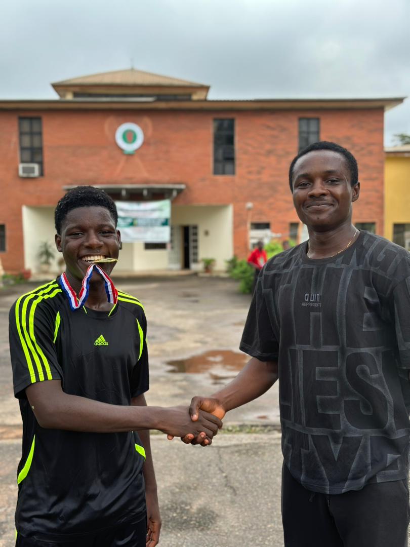 AVMS_FUNAAB's tweet image. Congratulations to our champions...🏅💚
From the Male Category.
🥇 TopazofVet, Our AGS(DVM2)
🥈 Timilehin, Our General Secetary(DVM3)
🥉 Okanlawon from DVM3
They ran with pride and inspired us all!🤗✨ #RunWithPride