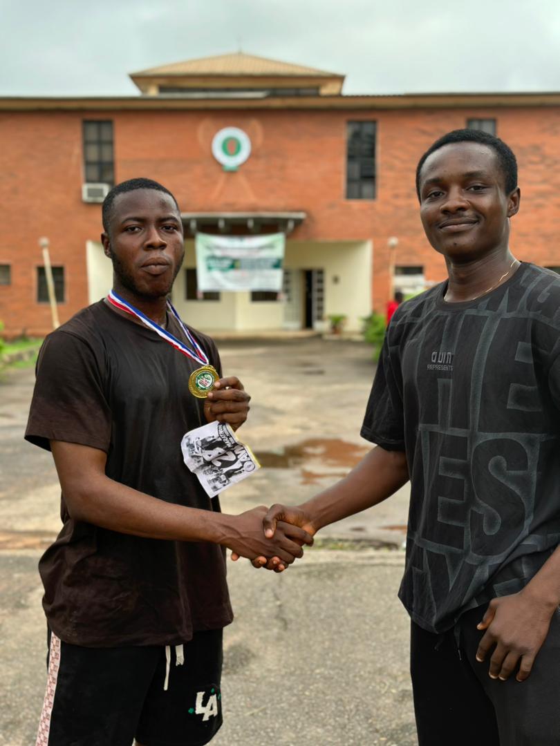 AVMS_FUNAAB's tweet image. Congratulations to our champions...🏅💚
From the Male Category.
🥇 TopazofVet, Our AGS(DVM2)
🥈 Timilehin, Our General Secetary(DVM3)
🥉 Okanlawon from DVM3
They ran with pride and inspired us all!🤗✨ #RunWithPride
