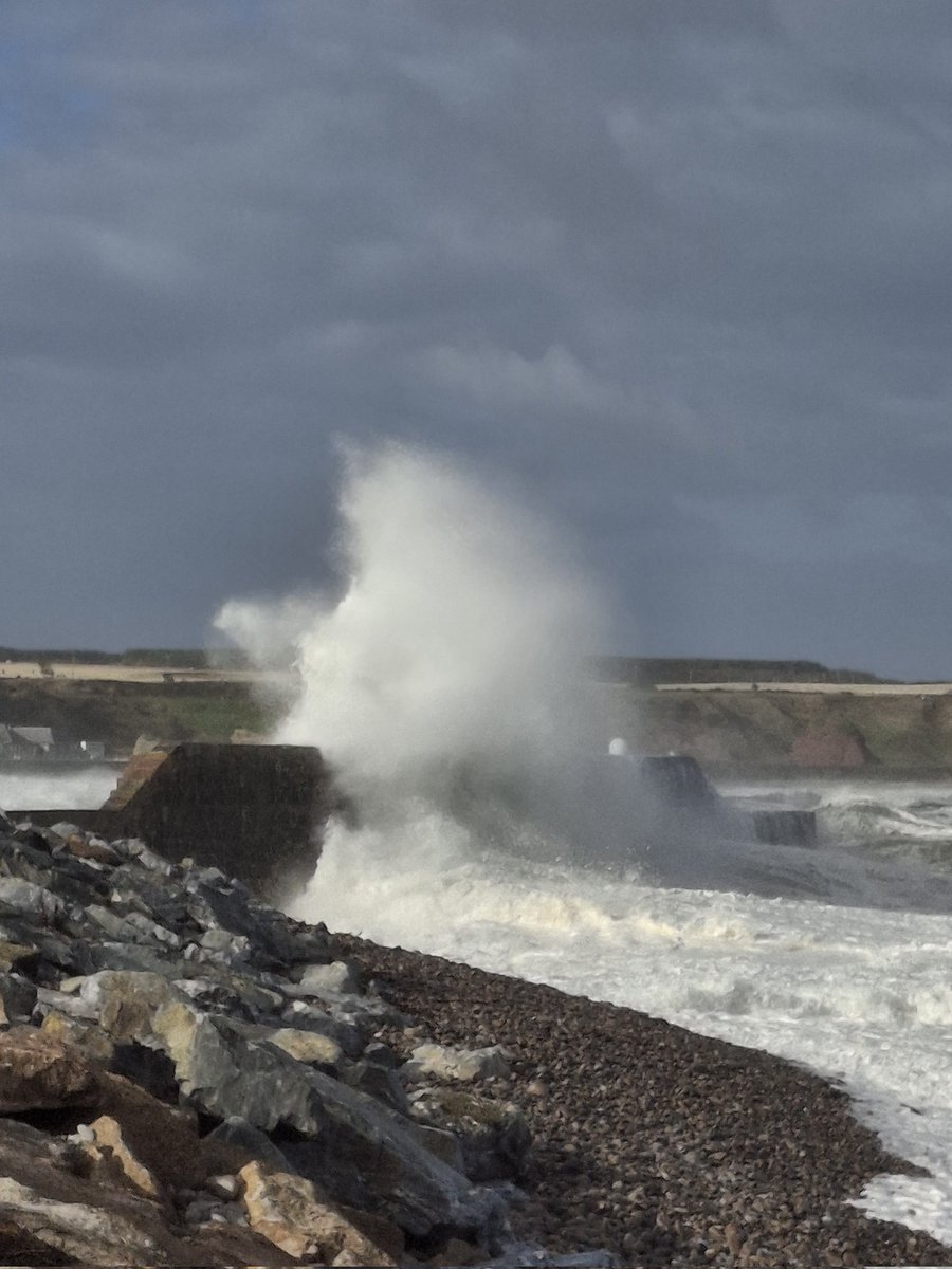 Wave watching is the latest craze in Cullen 🌊