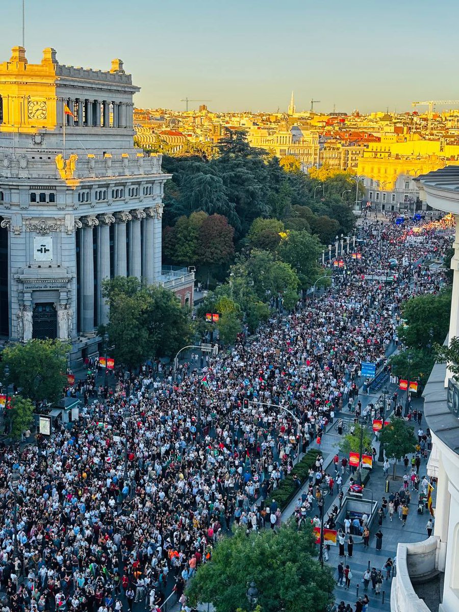 Las calles de España se están llenando de etarras y de gentuza.
