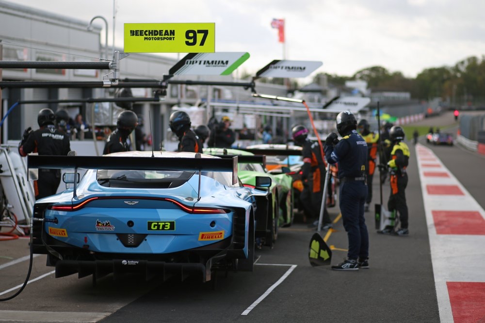 📔 Donington Decider: Pre-Race Paddock Notes
 
➡️ dailysportscar.com/2025/10/05/don…

#BritishGT powered by BIRCH / birchgatwick.com