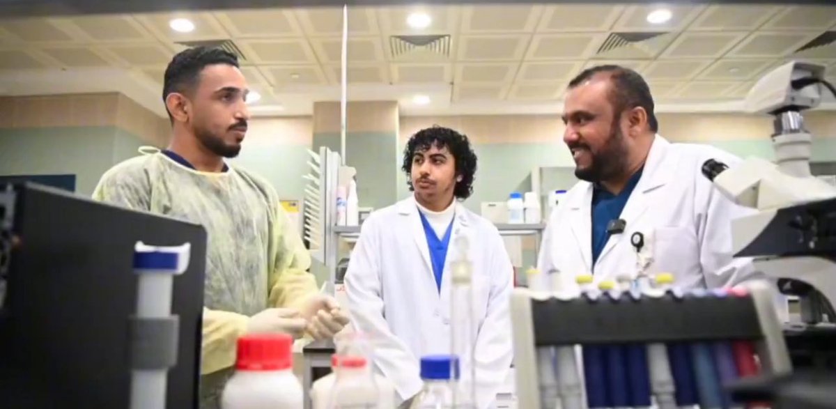 في #اليوم_العالمي_للمعلم، نُجدّد في <a href="/JazanUniversity/">جامعة جازان</a> اعتزازنا برسالة التعليم السامية، ونستشعر عظمة المهنة التي شرّفنا الله بحمل أمانتها، لننير عقول طلابنا بالعلم والفكر والمعرفة.

نسأل الله أن يجعل ما نغرسه في نفوس أبنائنا علمًا نافعًا وأثرًا باقيًا، وأن يوفقهم ليكونوا لبنات