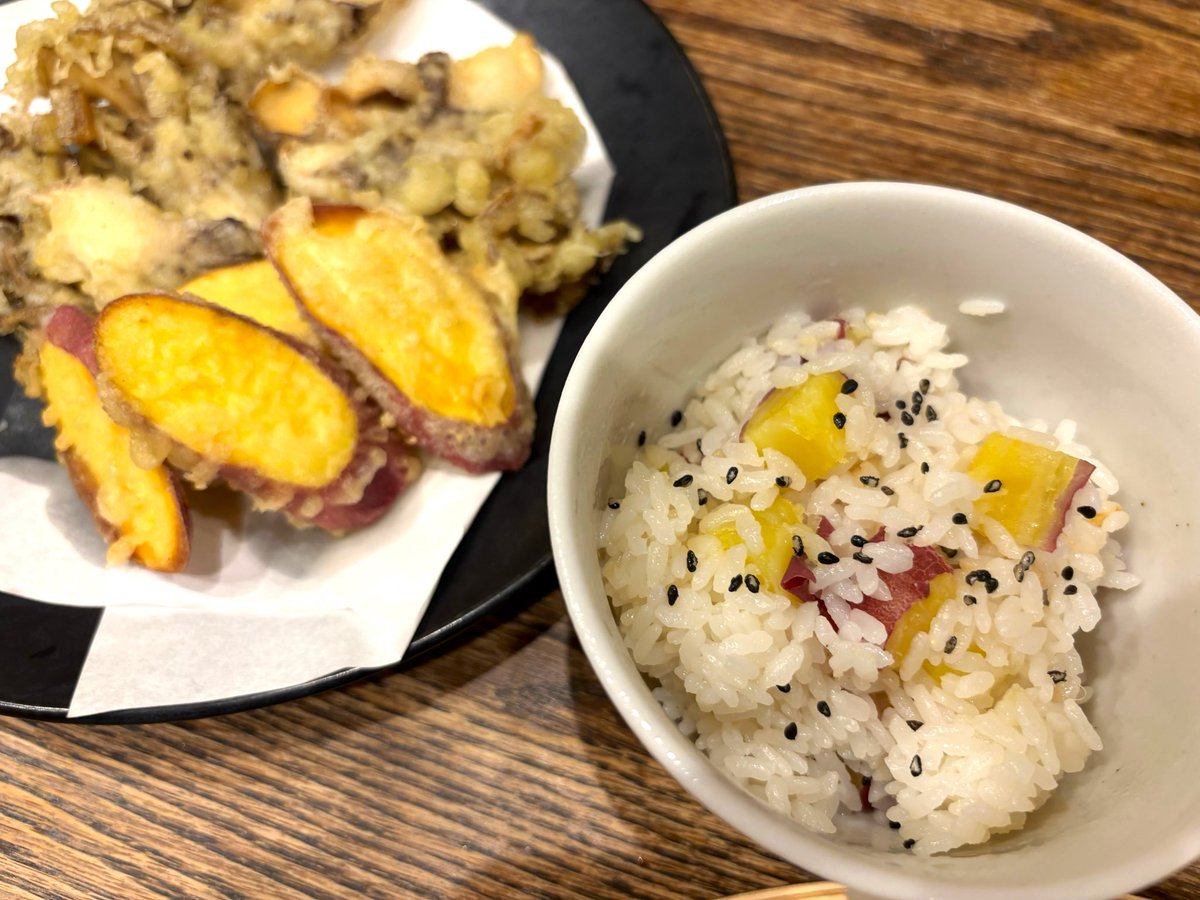 sakupanruiren's tweet image. ▶︎▶︎貴彩様(@_kisayan )
とっても豪華な #慎太の芋 たっぷり5キロもいただきました🍠✨✨
早速焼き芋やさつま芋ご飯、さつま芋の天ぷらを作りました❣️
とっても甘くてホクホクねっとり🥰
美味しい〜！秋の味覚🍂
子供にも大好評でおかわりが止まらない👏
🔻🔻