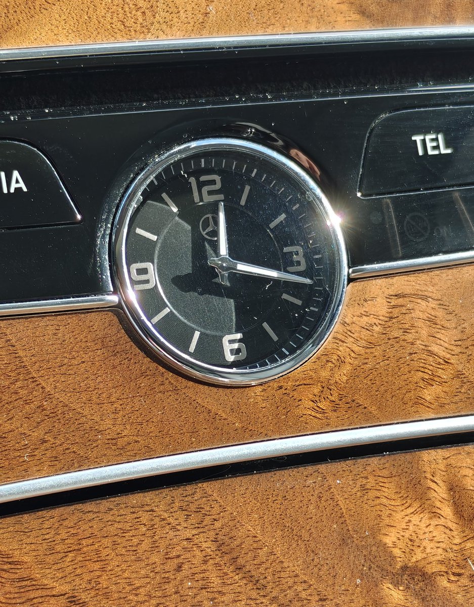 F1John's tweet photo. It's really nice with an analog clock in the car. Too few have that nowadays. https://t.co/SXrMEKMGKj