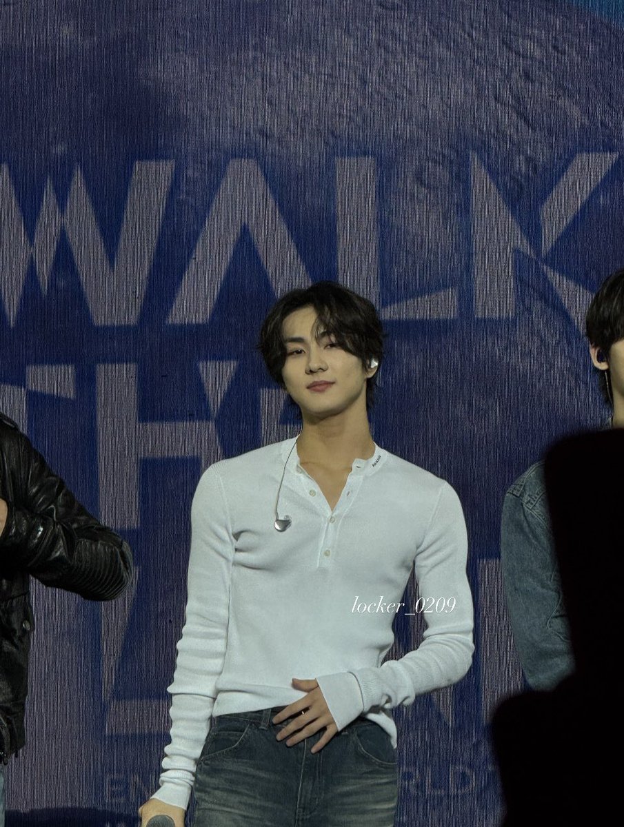 LOCKER_0209's tweet photo. #JUNGWON #WALKTHELINE_IN_SINGAPORE day 1 soundcheck 🫠🫠 https://t.co/EUEN9tL85g