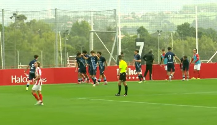 ¡Goooooooooooooool del Celta Juvenil A!

Con un hombre menos, amplía su ventaja el equipo vigués (0-2). Se estrena Xandre Fraga, uno de esos futbolistas llevan años hartándose de marcar goles en las categorías inferiores.