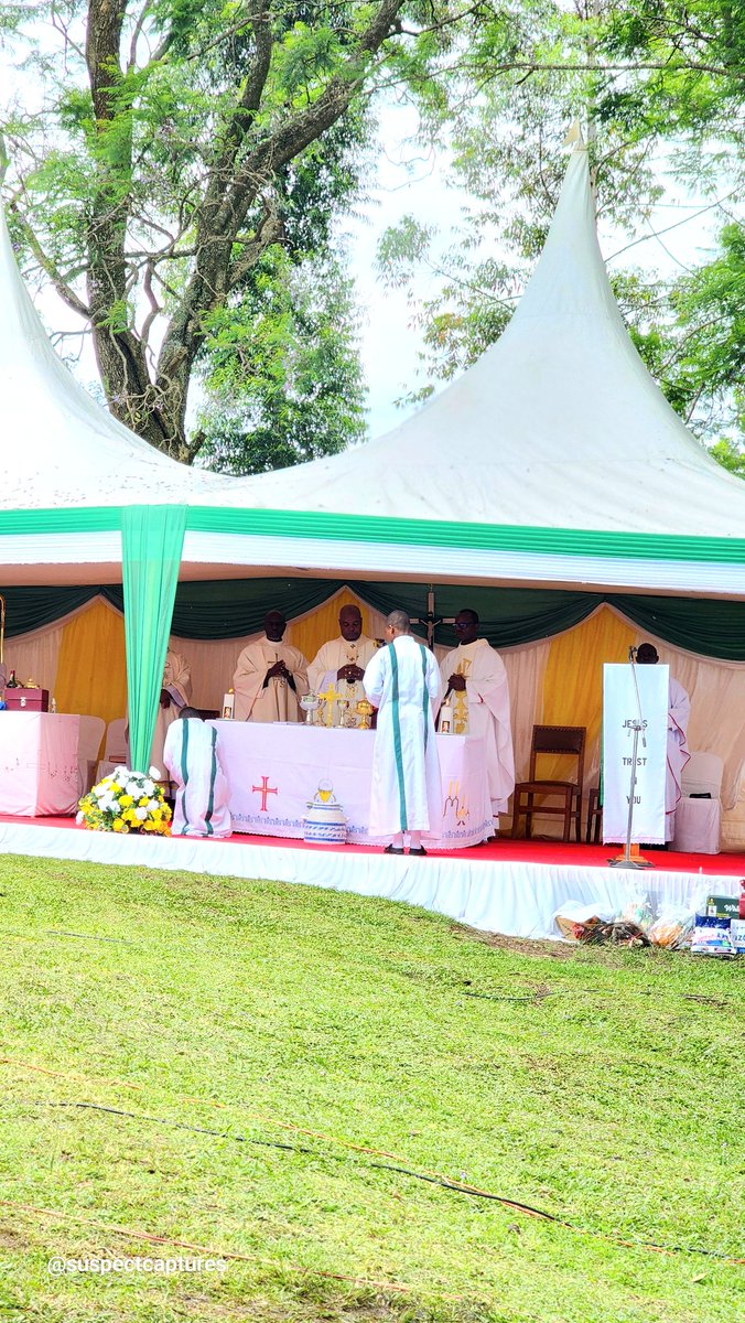 hajji_iddi's tweet photo. Today, i joined my people of bushenyi ishaka in the  installation of the BLESSED SACRAMENT (THE EUCARIST) at Christ the King Catholic Church Bushenyi
ST. KAGGWA PARISH. https://t.co/FWfqXDfmTF