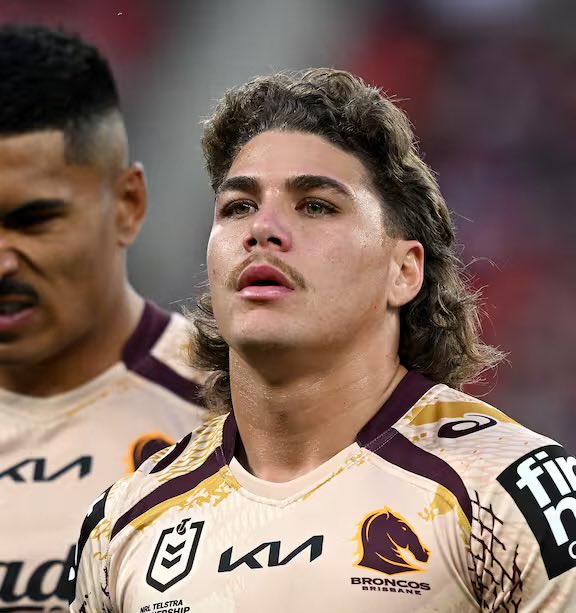 SCWhisperer's tweet image. They called him overrated.
They called him soft.
They said he’d crumble when it mattered most.

But when the lights were brightest, he stood tall.
Grand Final winner. 
Clive Churchill Medalist.

Reece Walsh, every critic silenced.
Forever etched in history.