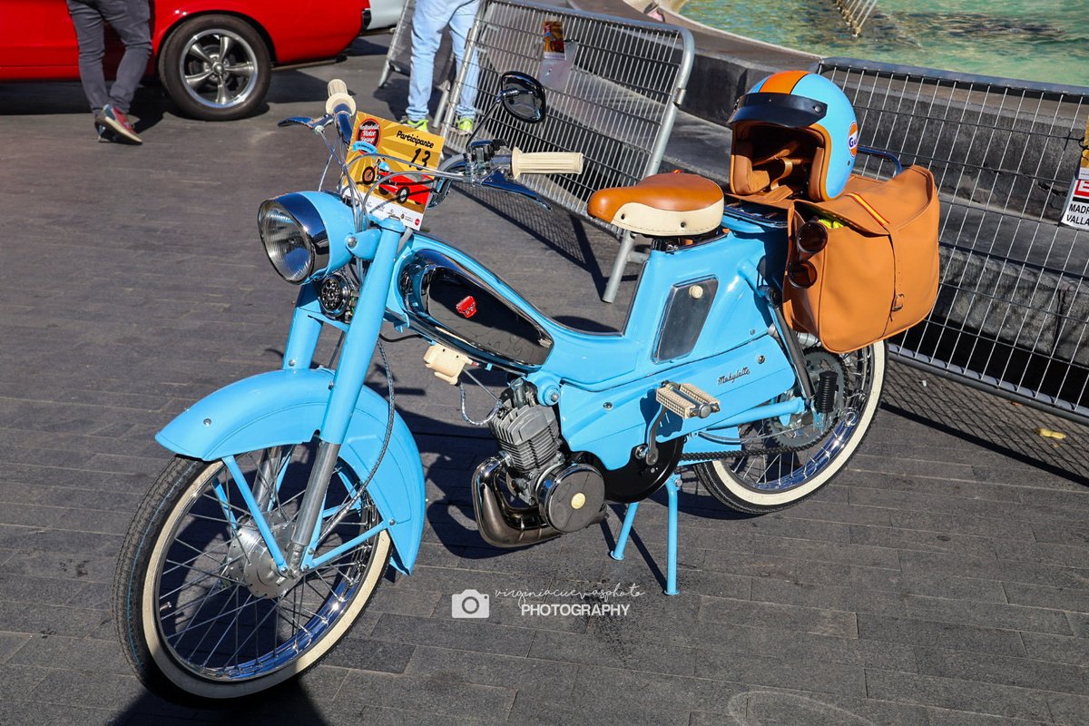 VirCuevas79's tweet photo. Yo que soy una enamorada de lo vintage, hoy he tenido amor a primera vista con esta maravilla de #mobylette 🤩😍 
Quiero una 💙🩵

#mobylette 
#valladolid https://t.co/Z0FZPXyJ3F