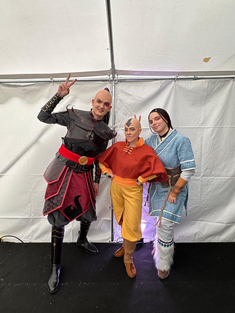 escosplay's tweet photo. ESPAÑA 🇪🇸 VENCE EN EL #ACWS de Bulgaria con tres premios en total 👏

Resultados 📝

🏆 1er PUESTO: España 🇪🇸
🥈 2° PUESTO: Francia 🇫🇷
🥉 3er PUESTO: Bulgaria 🇧🇬

🪡 CONFECCIÓN: España 🇪🇸 
🗡️ ARMADURA: Polonia 🇵🇱
💄 MAQUILLAJE: Italia 🇮🇹
💇🏼 PELUCA: Suiza🇨🇭
👯‍♀️ ACTUACIÓN: España 🇪🇸 https://t.co/BXuLByNMtT