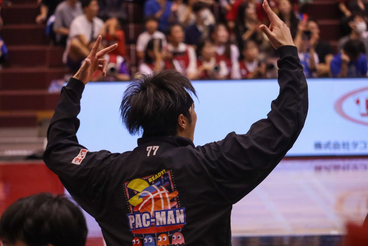 h_ssm__21's tweet image. チームメイトのスリーにめちゃめちゃ喜んでたおかぴ

#島根スサノオマジック