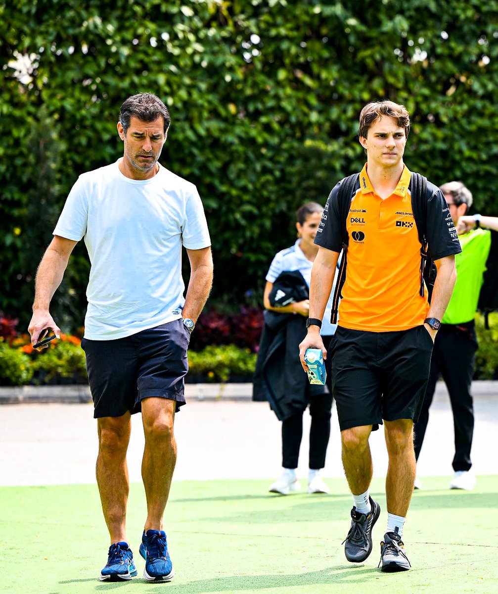 AnthCellin85014's tweet image. CALM AS EVER..

Oscar Piastri Walking in the paddock calm as ever like usual, also right beside is Oscar manger Mark Webber, walking with him.

#formula1 #f1 #f1content #SingaporeGP #Oscarpiastri #Mclaren