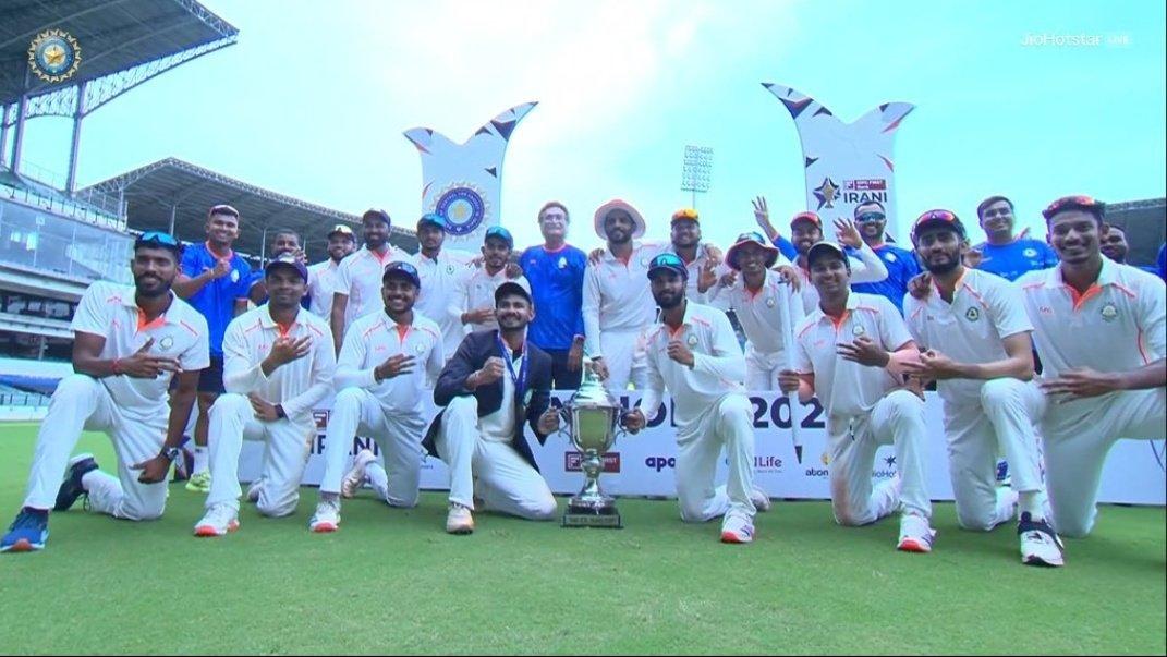 mlcpravindatke's tweet photo. विदर्भाचा पुन्हा एकदा विजयघोष! 🏆
इराणी कप 2025 चे विजेते विदर्भ! 
नागपुरात "रेस्ट ऑफ इंडिया" वर 93 धावांनी शानदार विजय! 🏏
विदर्भाचा अभिमान — क्रिकेटचा शिरोमणी!
#Vidarbha #iranicup2025 #IraniCup #iranitrophy https://t.co/eJjwmsq8Wm