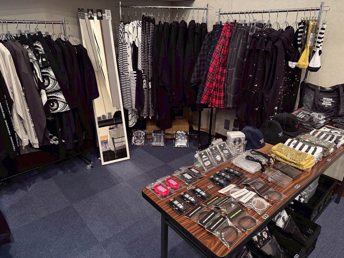 昨日は主催イベント、
CHAOS MARKET vol.1でした！
生憎の天気でお足元の悪い中、お越しいただき誠にありがとうございました🙇‍♂️

ウェブショップが少し止まっていましたが、、、本日から再開！

カオマグッズ達を本日掲載致します👁️‍🗨️
21時に更新しますー♩