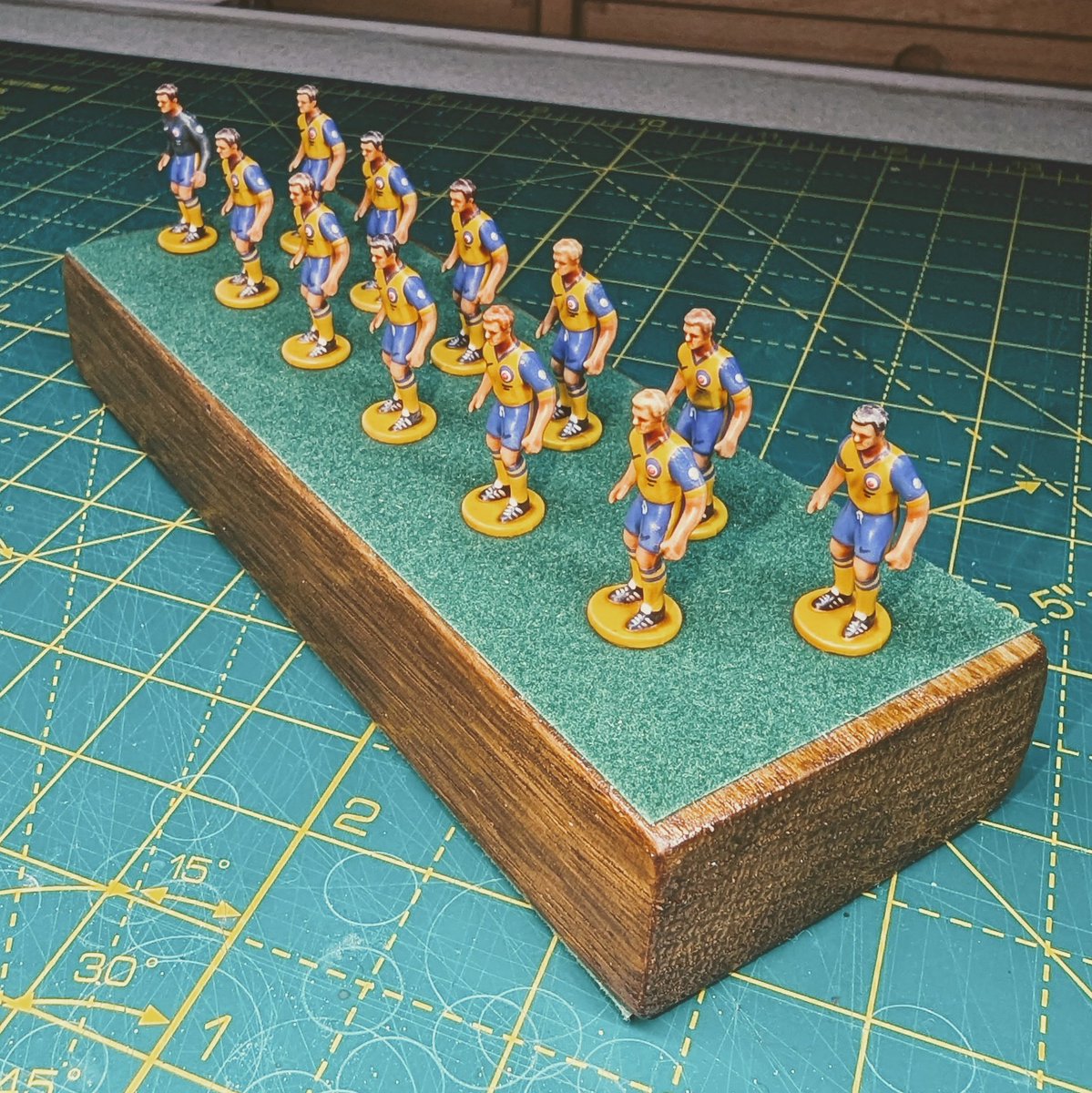 A quiet Sunday morning, a brush in hand, and some #Subbuteo figures on the desk — nothing better for switching off. 🎨🖌️ #MiniaturePainting