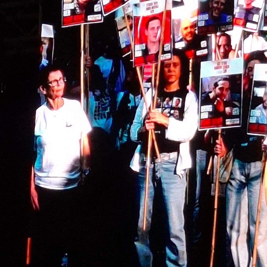 Lifschitz_sha's tweet image. My mum Yocheved joins other hostage families &amp;amp; survivors of captivity at last night’s weekly hostage square demonstration. 

Please, let the US deal be signed &amp;amp; let this be the last demonstration for ending this war &amp;amp; freeing all the hostages.