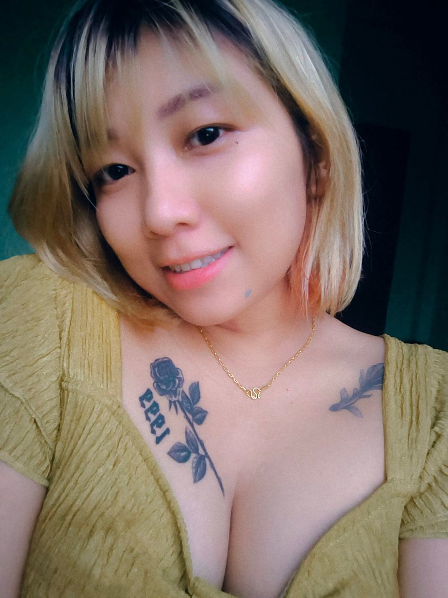 nandar54542's tweet image. တွဲမလား ကျင့်ခံမလား 😂😂