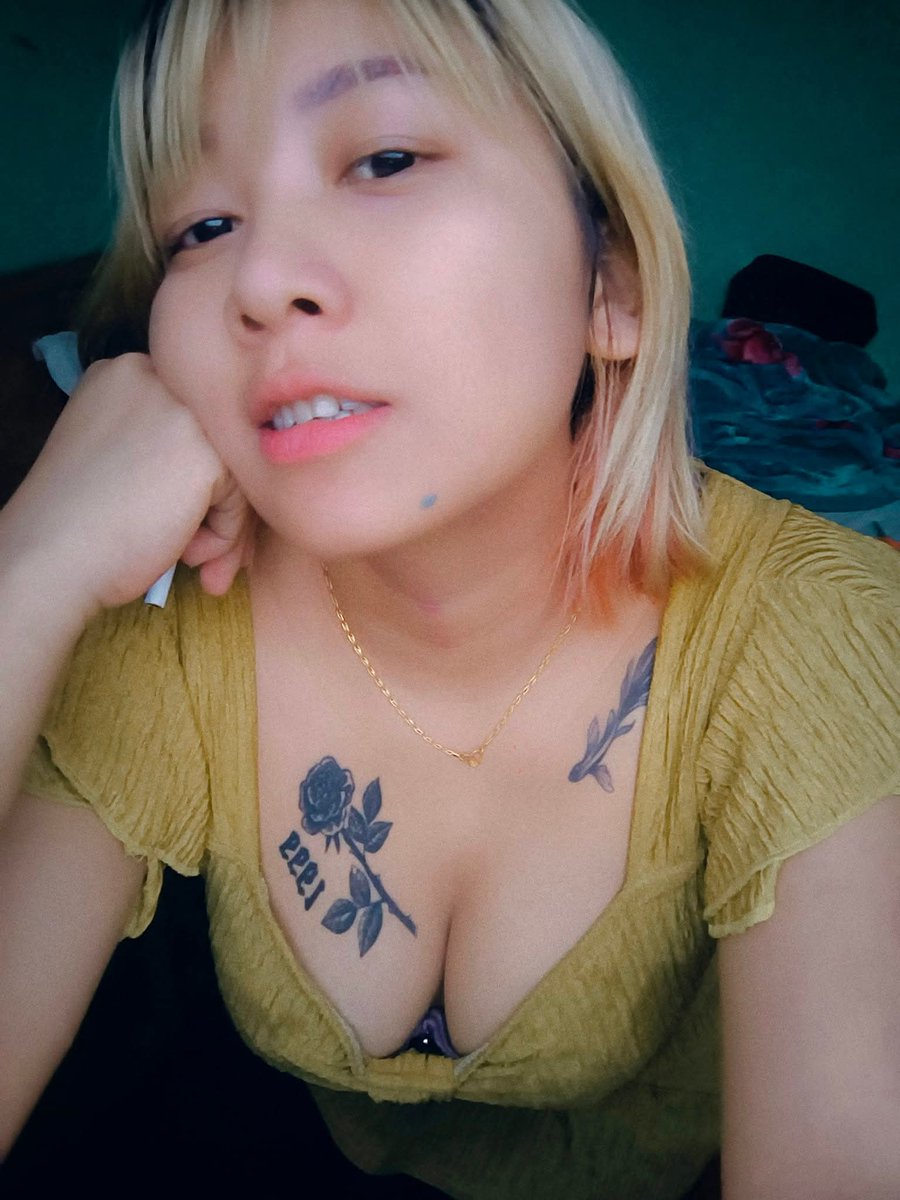 nandar54542's tweet image. တွဲမလား ကျင့်ခံမလား 😂😂