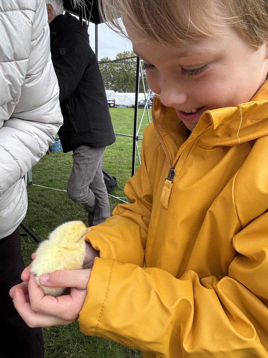 #pluk-enoogstfeest #LandvanCuijk Mee met moeders vandaag #werk ❤️