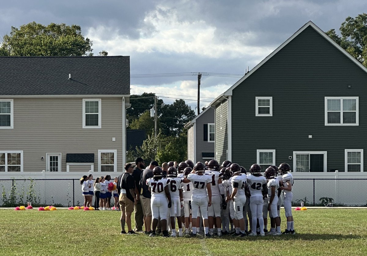 CaravelAcademy's tweet image. Congrats to our MS football team on their win over Fifer on 10.2.25 with a score of 22-0!  Thanks to our MS Cheer squad for supporting the team and bringing lots of excitement to the large crowd that was there cheering for our Bucs.  
#caravelmiddleschoolfootbal