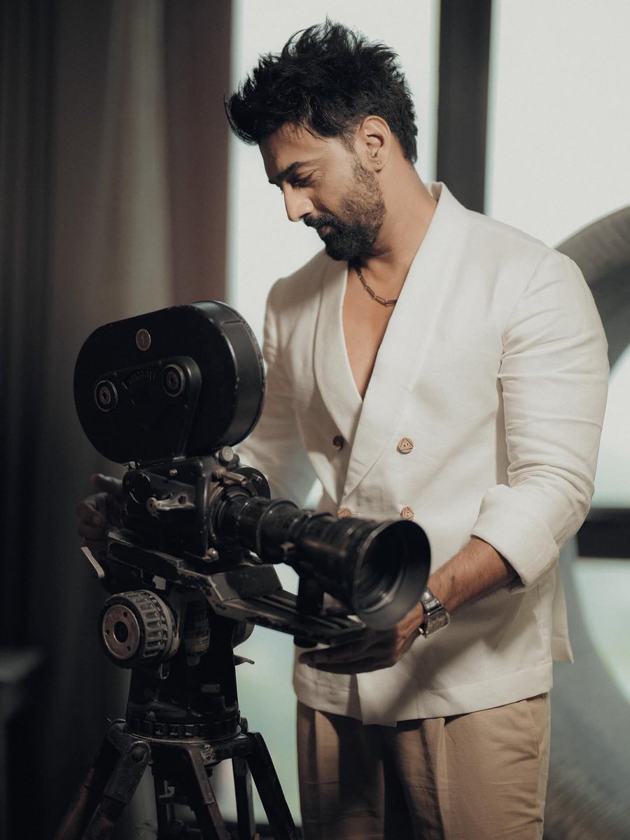 CineBuff2003's tweet image. Emni…❤️
#RaghuDakat #Projapoti2
#Khadaan2