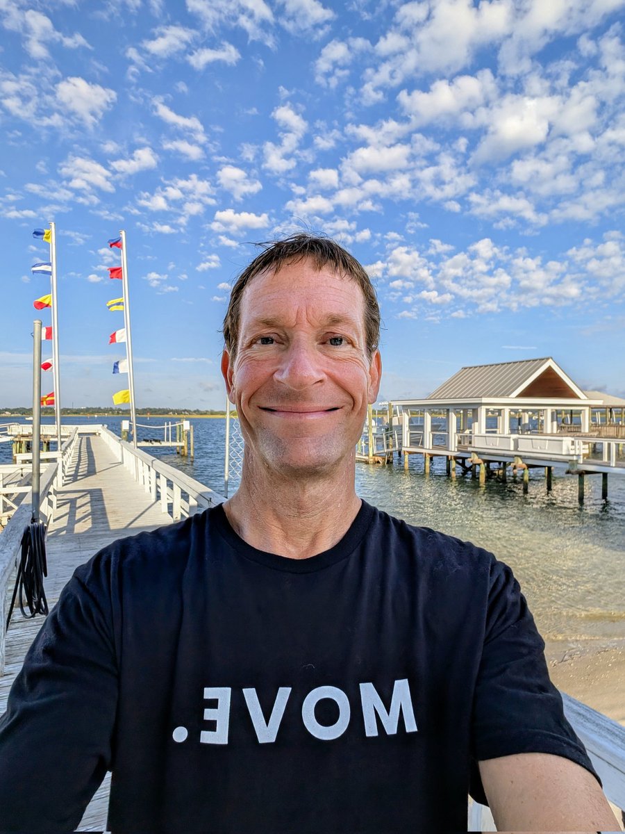 Happy Sunday! ☀️  #move