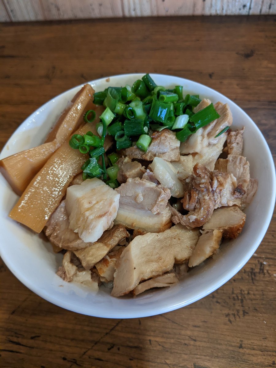 kanekobd's tweet photo. ①2025/6/15
らーめん黒の木
★海老つけ麺
★チャーシュー丼

②2025/6/22
味のささき
★昆布だしラーメン·塩(限定)+味玉TP https://t.co/2GVx4z07Xm