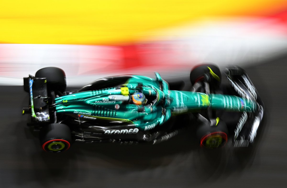 Sube dos posiciones en salida (P10->P8)

Le hacen una parada de 9s. y las pierde.

Adelanta EN PISTA, EN SINGAPUR a:

Hadjar 
Albon
Bearman
Sainz
Lawson

Y vuelve a ser P8.

El mejor piloto sobre Singapur. Y aún, sí, uno de los mejores del mundo