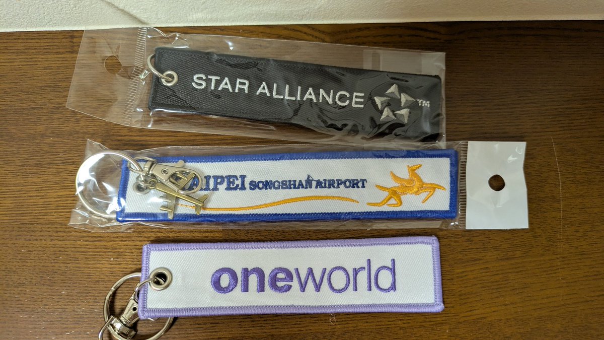 Mana_magica's tweet photo. I got nice flighttags and airplane snack at TSA airport.😍
#jettag #jettagkeychain
#flighttag
#フライトタグ
#台湾みやげ
#Songshanairport https://t.co/aPsat9PPwK