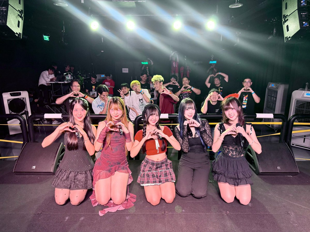 fuyubi_official's tweet image. ขอบคุณที่เชิญพวกเรามาร่วมสนุกในงาน Kartun & Ame Seitan-Sai 2025 และงาน Siamdol Cafe Night Party นะคะ ขอบคุณทุกๆคนที่มาหาทั้งสองงานเลยน้า พวกเรามีความสุขมากกกก สนุกมากๆด้วยค่ะ ไว้เรามาพบกันอีกน้า~
#fuyubi #fuyunohanabi #ふゆび