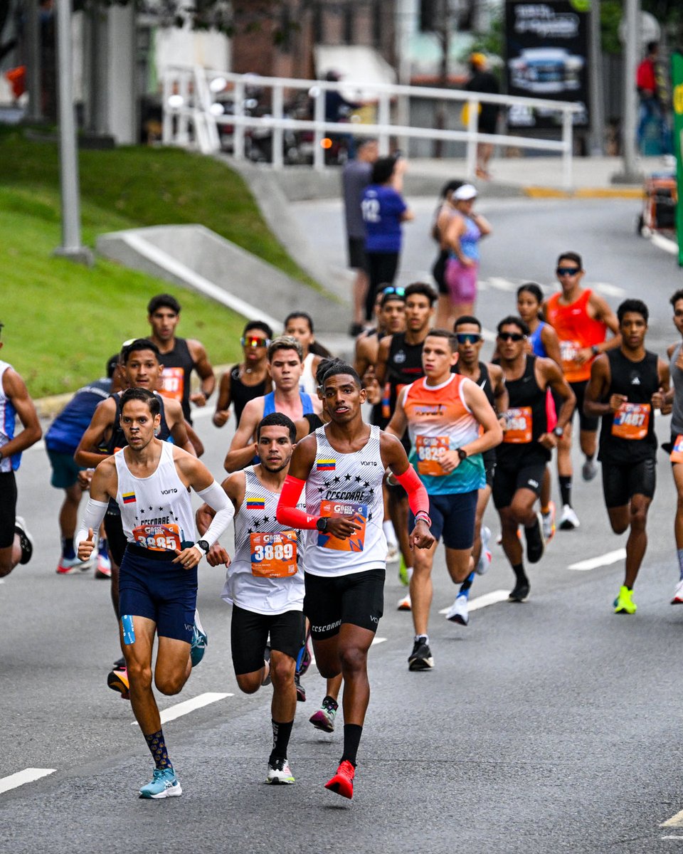 GatoradeVzla's tweet photo. Los más rápidos marcando un ritmo frenético ⚡️⚡️ https://t.co/9t5Ym134gH