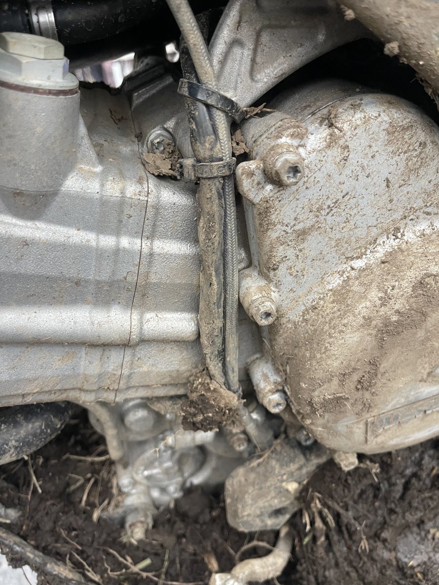 db601's tweet image. FE570 で JNCC 大アリだった。毎周半周分くらいクラッチが切れなくなるのを除いては😅
クラッチマスターからスレーブへのオイルラインの遮熱をしっかりやらないとダメっぽい … #Husaberg #4StrokeForce